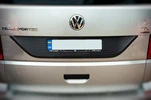 Пластикова накладка на кришку багажника Чорна для Volkswagen T6 - 3