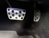 Накладки на педалі 2016-2025 (комплект) для Toyota Land Cruiser 200