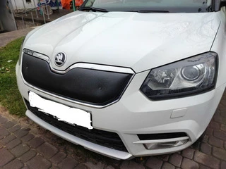 Зимова накладка на решітку (верхня, 2013-2025) Глянцева для Skoda Yeti рр