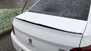 Спойлер LIP (Sunplex, чорний) (118,5см *5,5см) для Peugeot 301