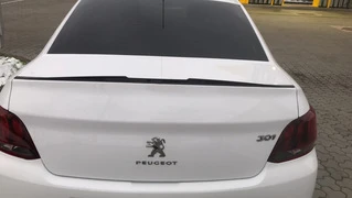 Спойлер LIP (Sunplex, чорний) (118,5см *5,5см) для Peugeot 301
