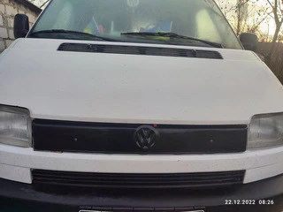 Зимова верхня накладка на решітку Глянсова на косу морду для Volkswagen T4 Transporter