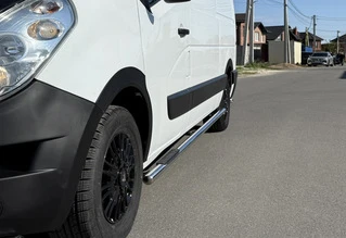 Бічні труби BB002 (2 шт., нерж.) Середня база для Renault Master 2011-2023 рр