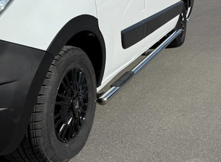 Бічні труби BB002 (2 шт., нерж.) Середня база для Renault Master 2011-2023 рр