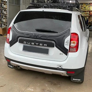 Пластикова накладка на кришку багажника для Renault Duster 2008-2017 рр