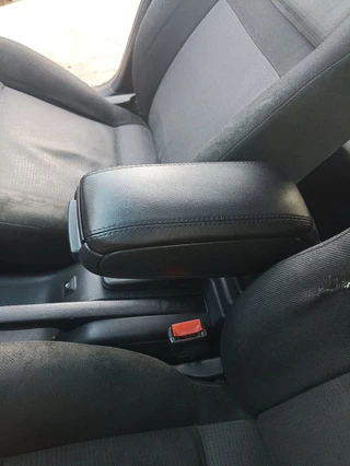 Підлокітник (в підстаканник) для Volkswagen Golf 4