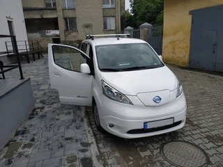 Рейлінги ХРОМ 143 см, Пластикові ніжки для Nissan NV200 2009- рр