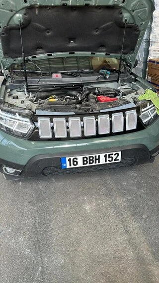 Передня решітка (сіра) для Dacia Duster 2018-2024 рр