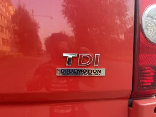 Напис Tdi (косою шрифт) Червоні DІ для Volkswagen Crafter 2006-2016 рр