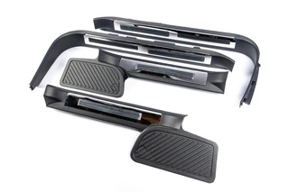 Пороги пластикові з підсвічуванням (чорні) для Toyota Land Cruiser 200