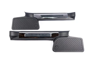 Пороги пластикові з підсвічуванням (чорні) для Toyota Land Cruiser 200