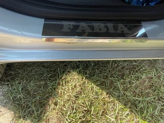 Накладки на пороги Carmos (4 шт., нерж.) для Skoda Fabia 2000-2007 рр