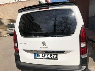 Нижня кромка скла (нерж.) OmsaLine - Італійська нержавійка для Peugeot Partner/Rifter 2019- рр