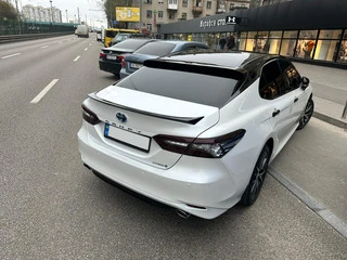 Бленда спойлер на скло (чорний) для Toyota Camry 2018-2023 рр