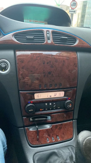 Накладки на панель (2001-2005) Карбон для Renault Laguna рр