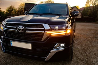 Вії з LED (2016-2025) для Toyota Land Cruiser 200