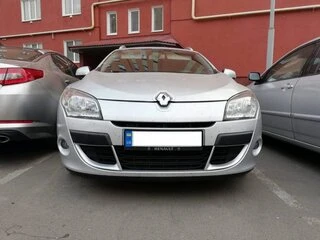 Накладки в бампер (2008-2012, 2 шт, під фарбування) для Renault Megane III рр