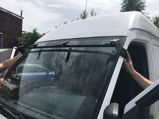 Козирьок на лобове скло (чорний глянець, 5мм) для Volkswagen LT 1995-2006 рр