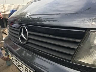 Смужка на решітку (пластик) Чорний мат для Mercedes Vito W638 1996-2003 рр