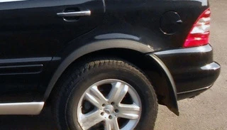 Накладки на арки (4 шт, чорний метал) для Mercedes ML W163