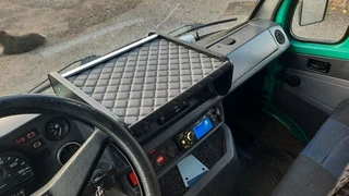 Полиця на панель (Сіра з сірою ниткою) для Mercedes T1 (207-410)