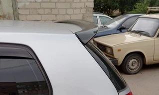 Спойлер (під фарбування) для Volkswagen Golf 5