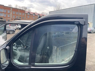Вітровики (2 шт, Niken) для Nissan Primastar 2002-2014 рр