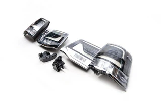 Задні ліхтарі 2016-2025 (Executive Black) для Toyota Land Cruiser 200