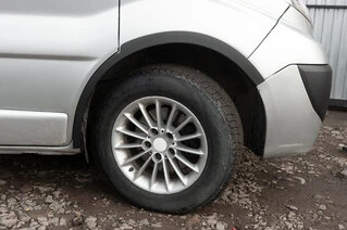 Накладки на колісні арки (4 шт, чорні) 2001-2007, чорний метал для Opel Vivaro рр