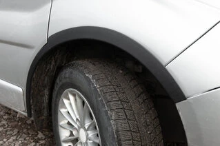 Накладки на колісні арки (4 шт, чорні) 2001-2007, чорний метал для Opel Vivaro рр